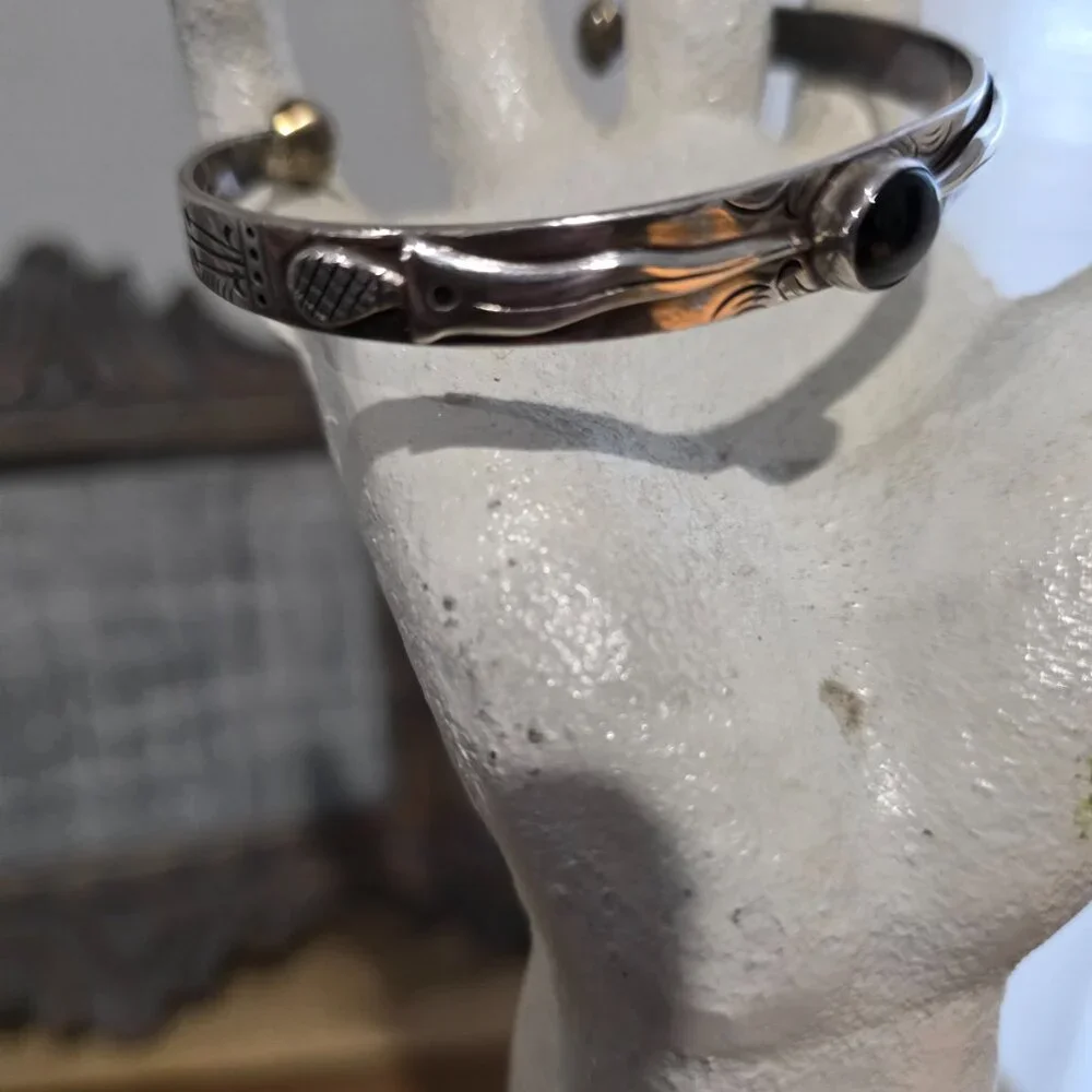 Silver and black onyx cuff bracelet ~ VINTAGE - Picture 4 of 8